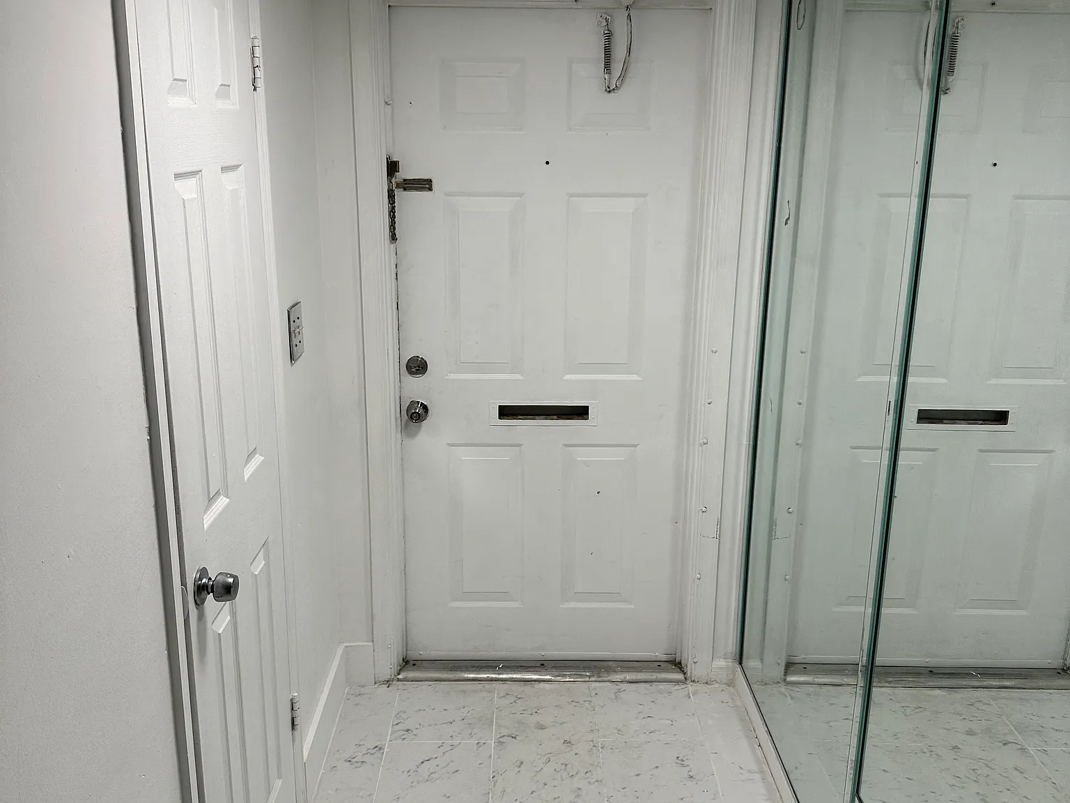 3 bed, 2.5 bath, 1800 sqft, $3,000 — Photo 2