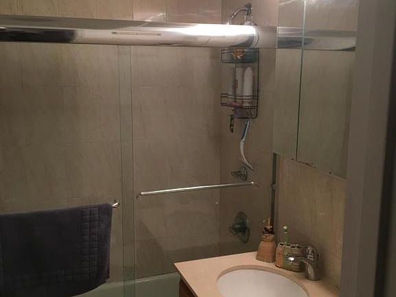 5th image of 25 Gadsen Pl APT 1D