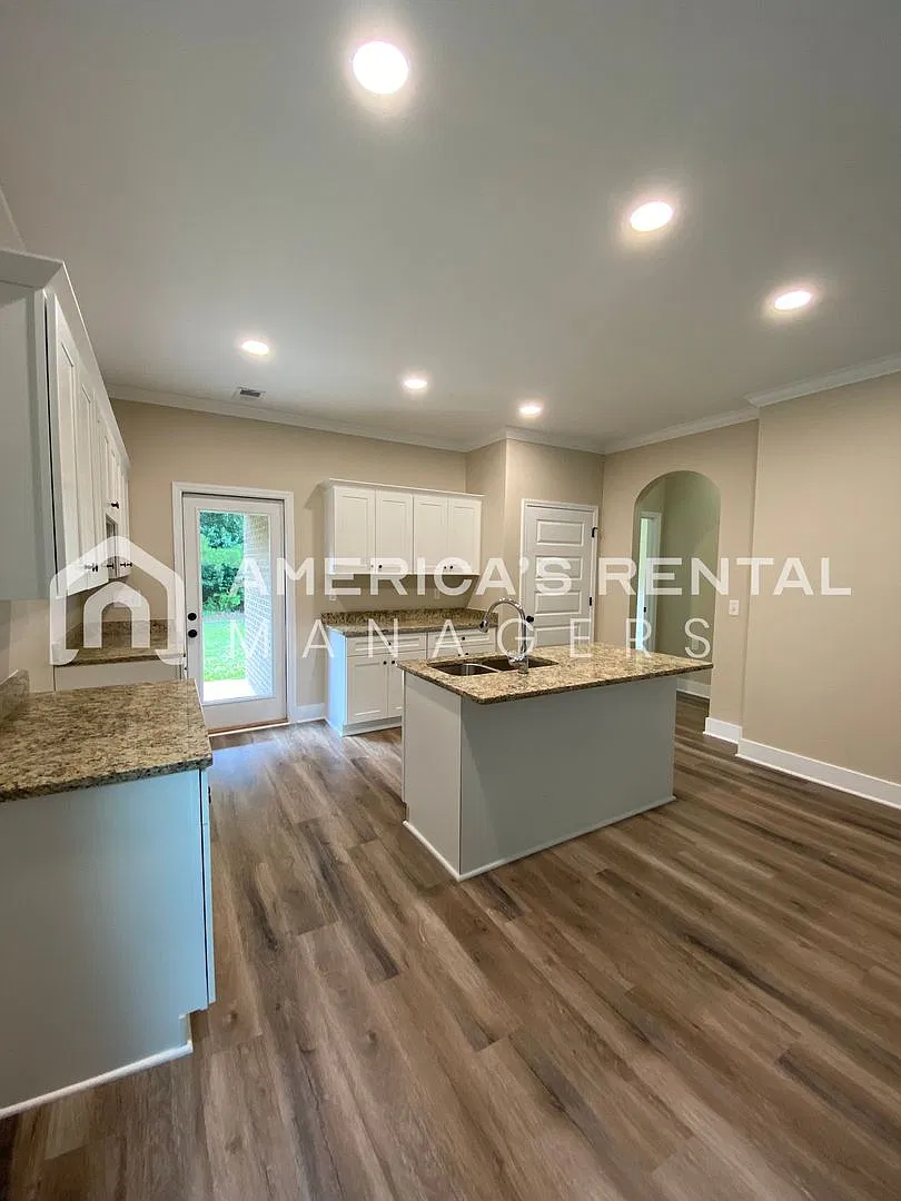 Home in Lake Cyrus Available to View with 48 Hour Notice — Photo 4