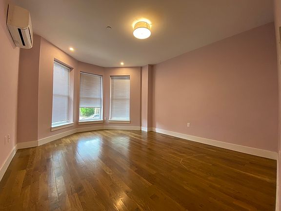 2nd image of 1424 Hancock St #1F