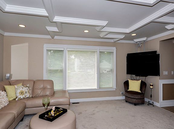 4th image of 243 Longridge Dr