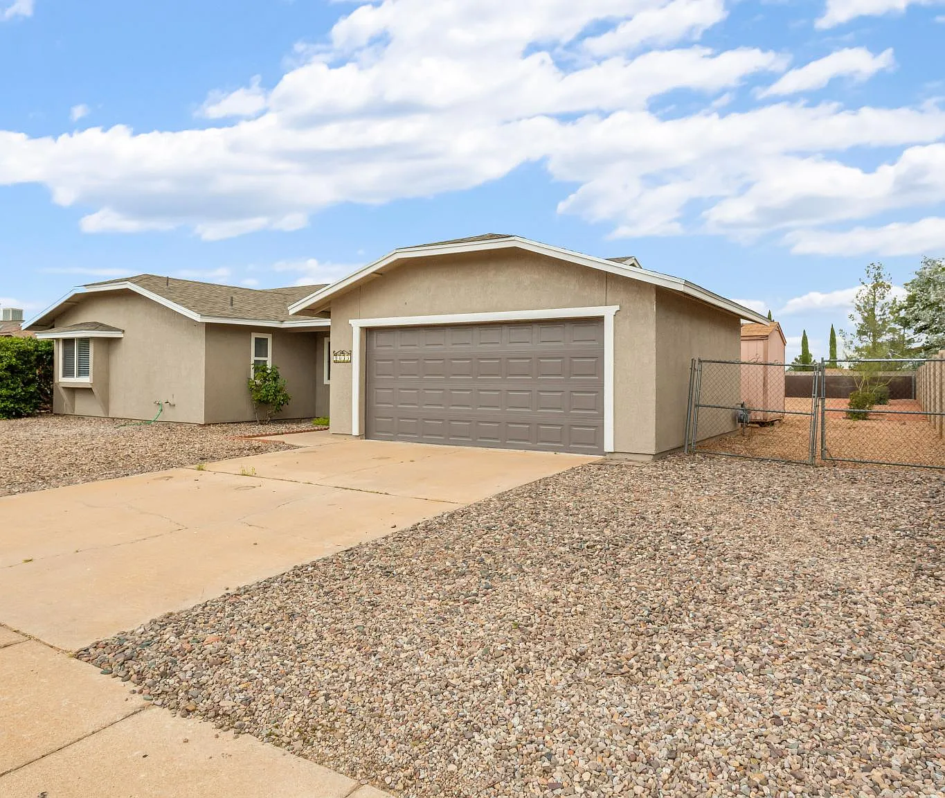 3 bed, 1332 sqft, $1,900 — Photo 2
