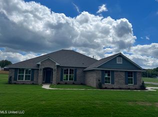 5915 Sara Ann Dr, Horn Lake, MS 38637