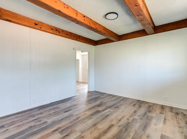 214 E 6th St, Idalou, TX 79329