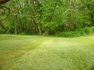 1158 NE Rifle Range St, Roseburg, OR 97470