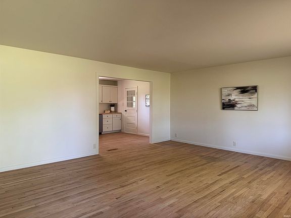 4th image of 3605 N Benton Rd