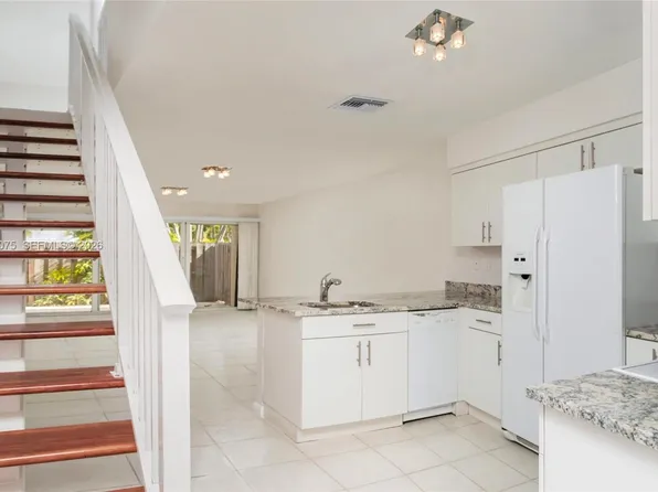 15389 S Dixie Hwy APT 25, Palmetto Bay, FL 33157