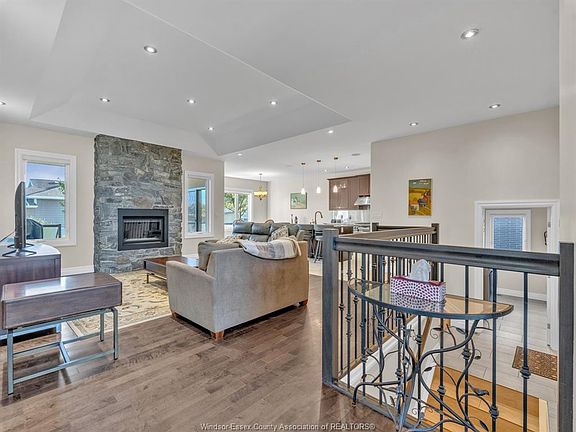 4th image of 211 Robson Rd
