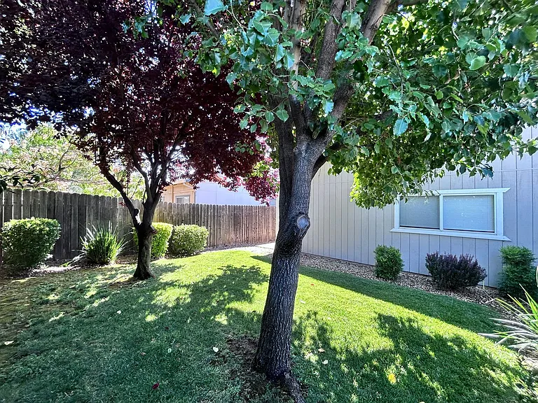3148-3150 Laurelhurst Dr — Photo 18