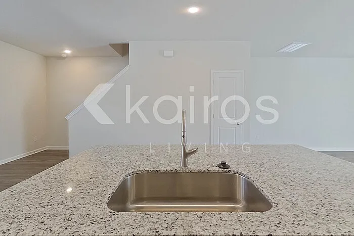 2407 Banyon Cir — Photo 7
