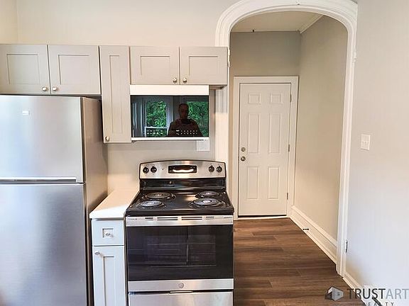 3rd image of 2325 N 16th St #2R