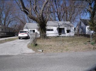 9137 Lynwood Ln, Fairview Heights, IL 62208