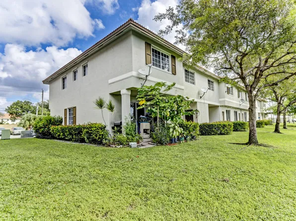 4110 Napoli Lake Drive, Riviera Beach, FL 33410