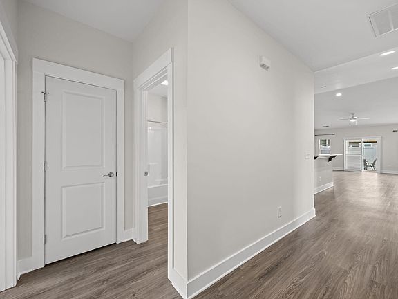 5th image of 1619 Riverwalk Dr