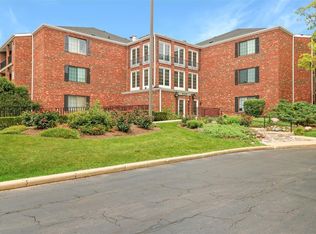 520 Biesterfield Rd APT 202, Elk Grove Village, IL 60007