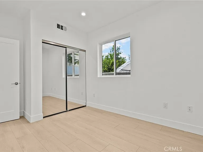 326 Leslie Way — Photo 5