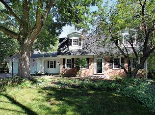 36W718 Oak Ridge Ln, St Charles, IL 60174