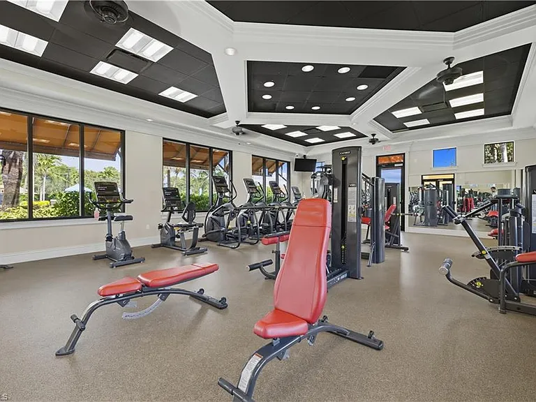 9475 Isla Bella Cir — Photo 38