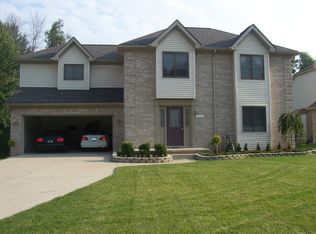 552 E South Blvd, Troy, MI
