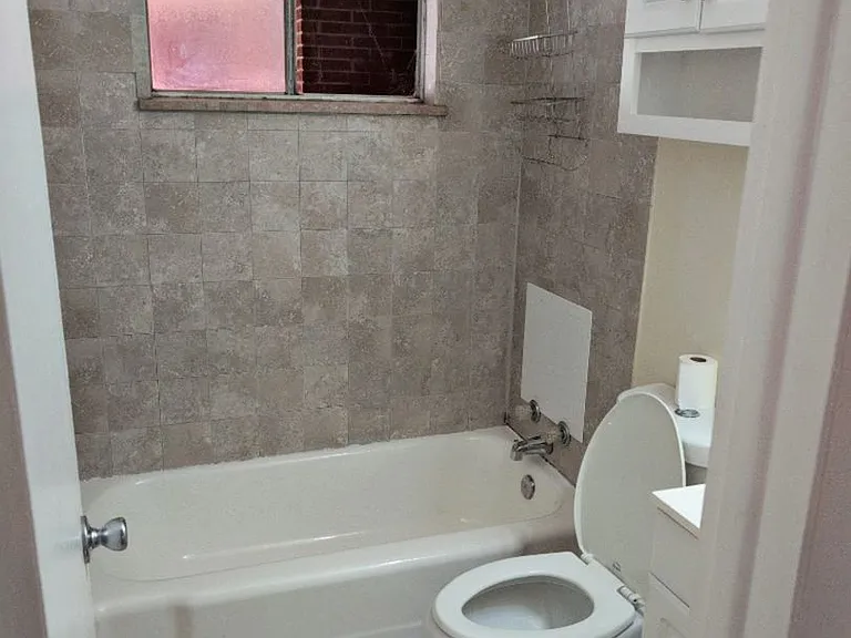 Holston Apartments — Photo 36