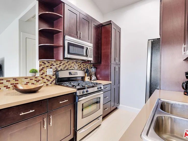 4411 Irvine Ave — Photo 13