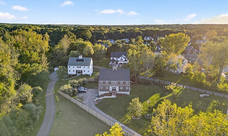 1st image of 124 Tiffany St