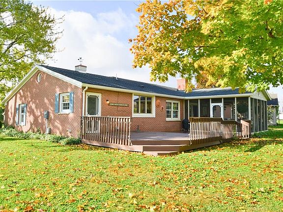 3rd image of 208 Maple Dr