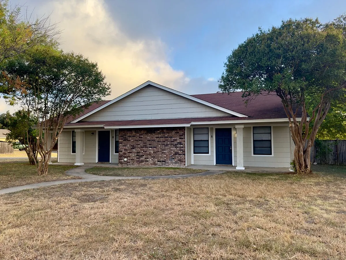 Building Photo - 1614 W Braker Ln