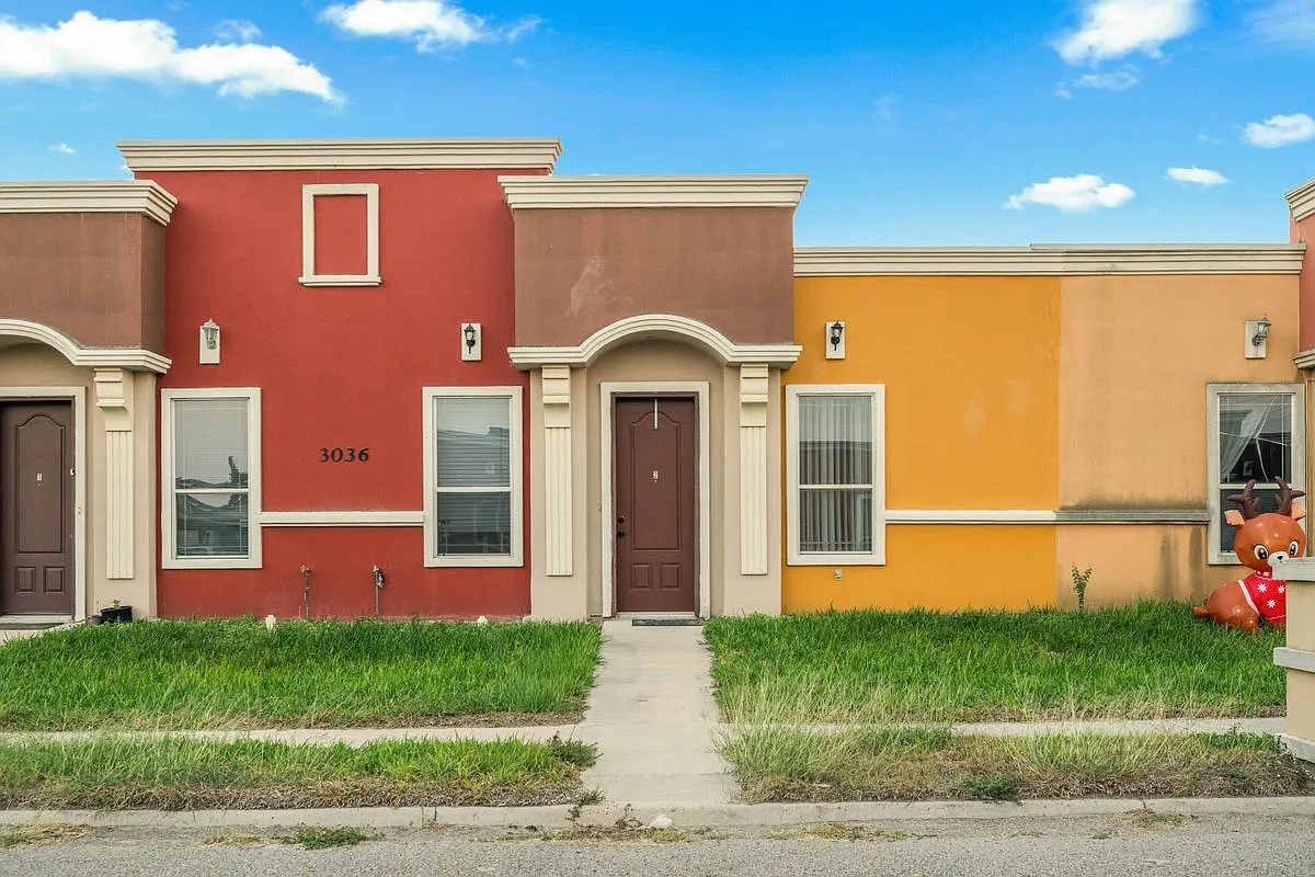 2 bed, 2.0 bath, 950 sqft, $895 — Photo 2