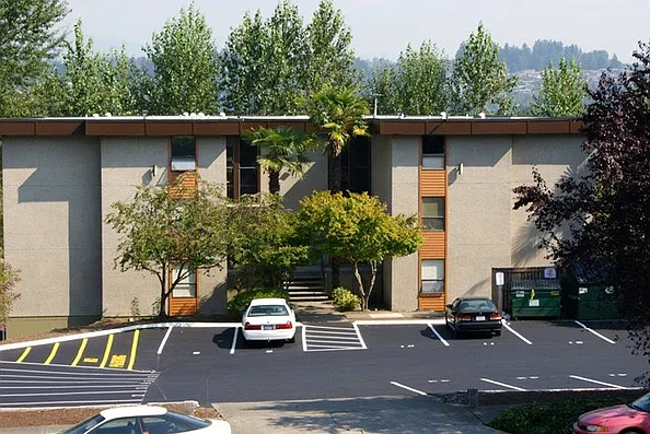 390 Rencliffe Apartments — Photo 3