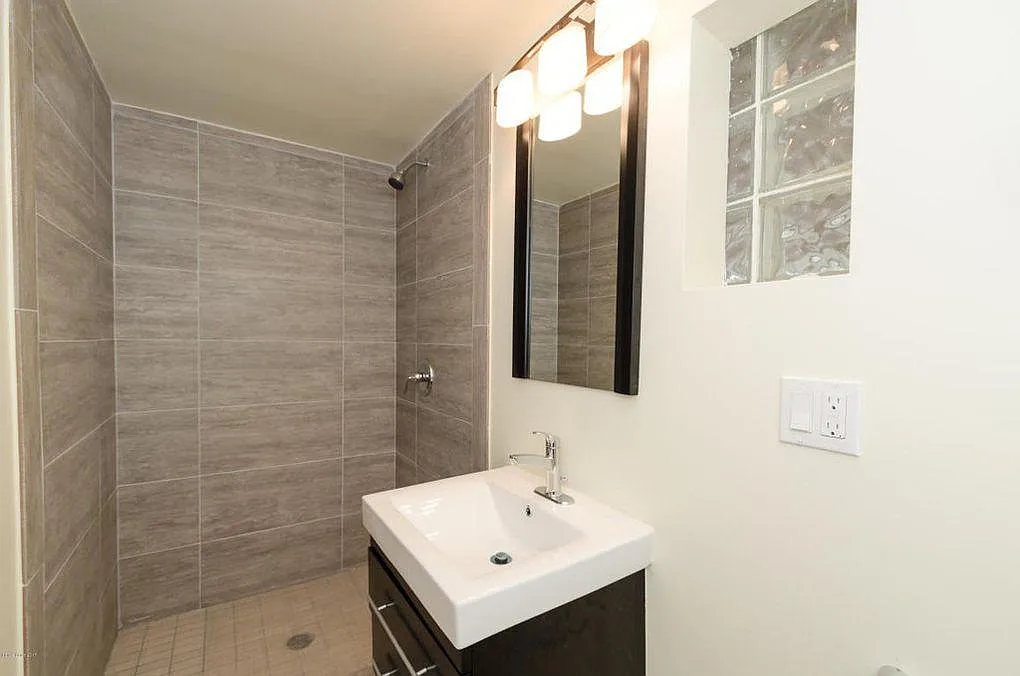 3 bed, 1106 sqft, $2,200 — Photo 4