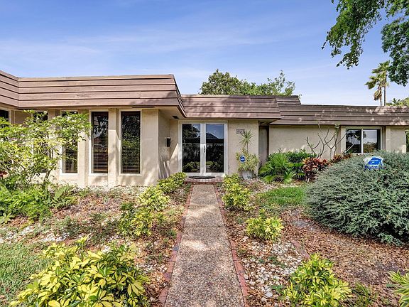 2nd image of 6207 Jacaranda Circle