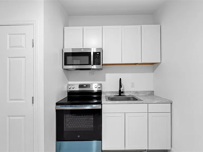 6847 Woodsman Dr — Photo 17