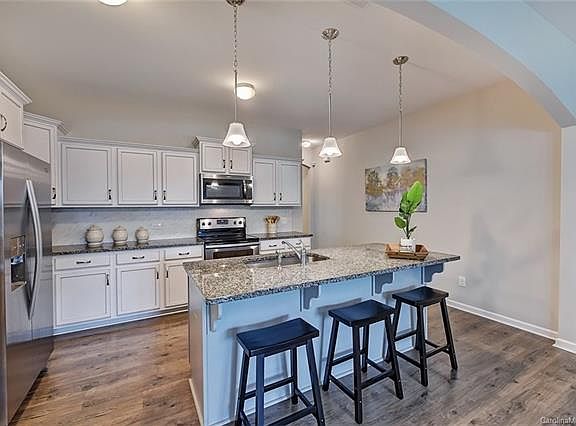 5th image of 5040 Newport Lakes Dr