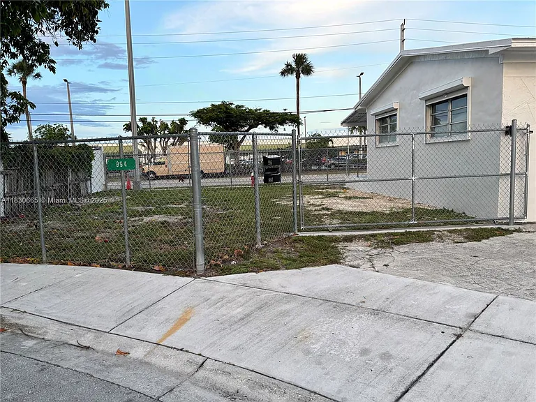 4521 NW 4th St — Photo 11