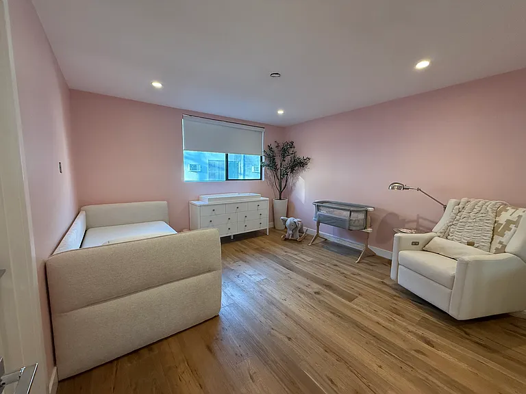 8611 Burton Way #15 — Photo 12