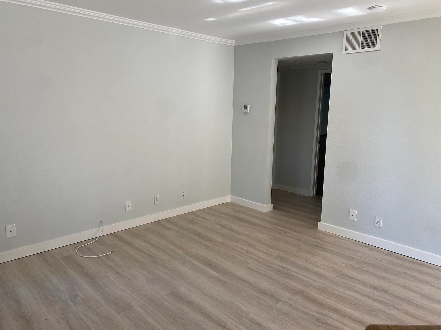 2 bed, 900 sqft, $3,100 — Photo 3