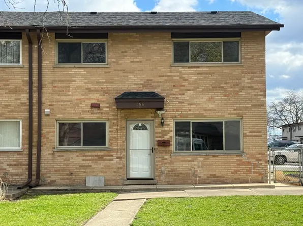 255 Dover Dr, Des Plaines, IL 60018