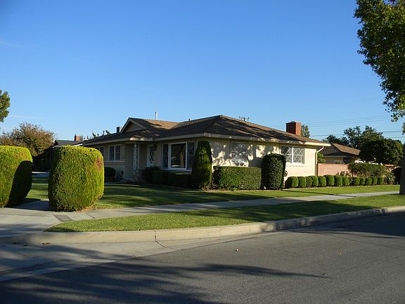 3rd image of 1104 E Everett Pl