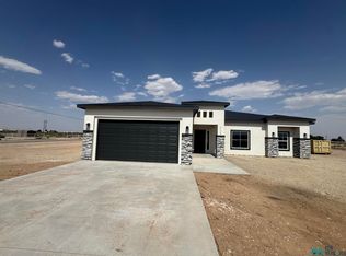 8306 Roadrunner Rdg, Carlsbad, NM 88220