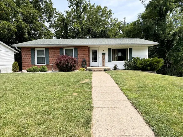 8 Hawthorne Ln, Hannibal, MO 63401