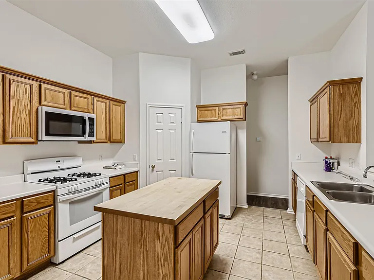 3948 Artesia Bnd — Photo 5