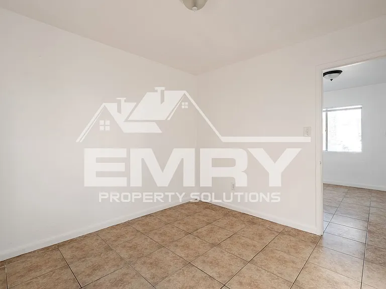 2534 Hill St — Photo 12