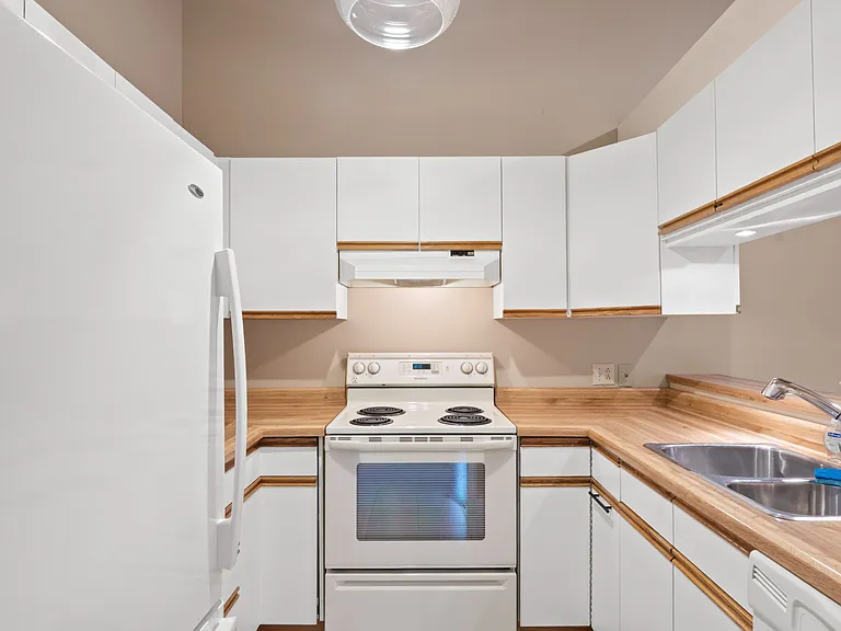 90 Ontario St S #12 — Photo 18