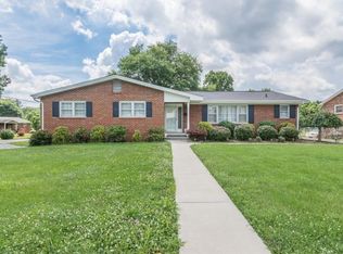 609 Hollyhill Rd, Johnson City, TN 37604