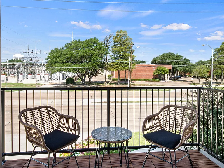 702 N Plano Rd — Photo 14