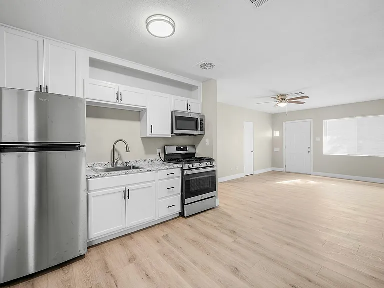 3836 N 15th Ave #7 — Photo 7