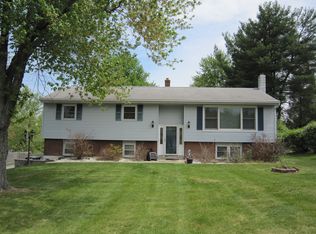 11 Mandalay Dr, Poughkeepsie, NY 12603