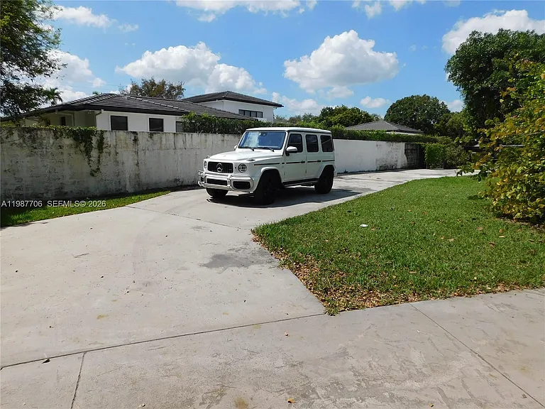 6700 SW 97th Ave — Photo 3