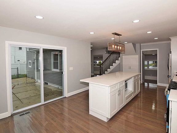 5th image of 544 Gwynn St